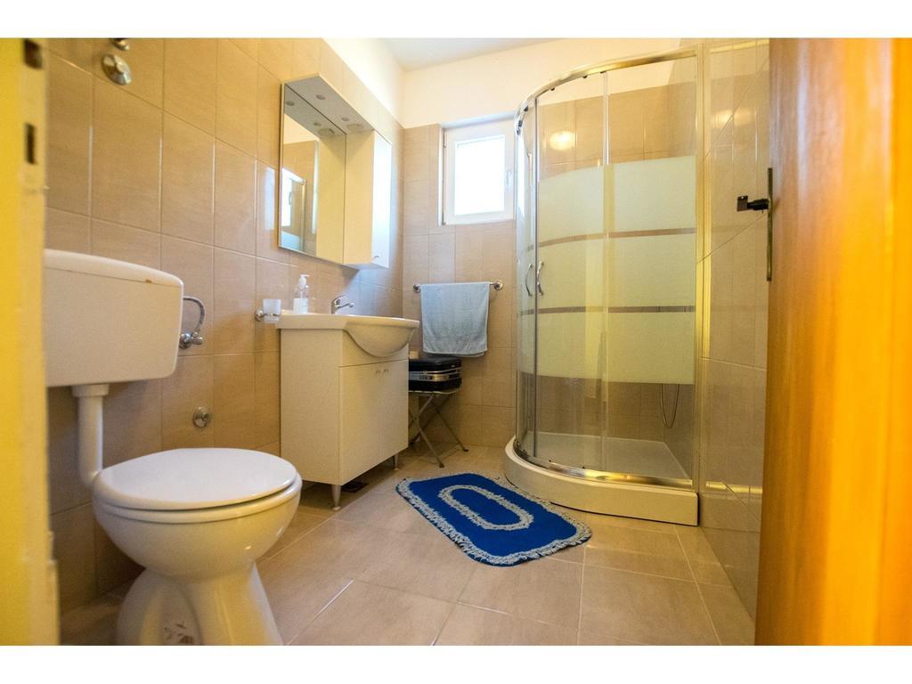 Apartments Velebit 스타리그라드 파클레니차 외부 사진