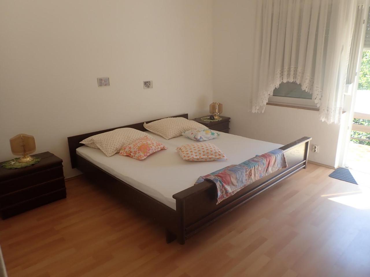 Apartments Velebit 스타리그라드 파클레니차 외부 사진